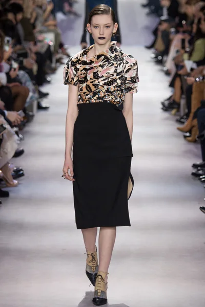 Look 48